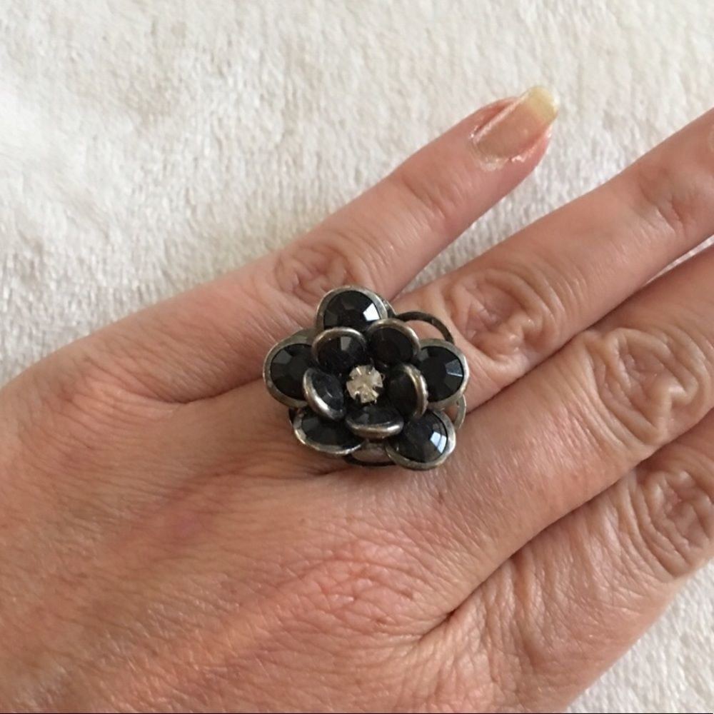 Pretty Black Flower Ring! Adjustable! - Picture 3 of 7